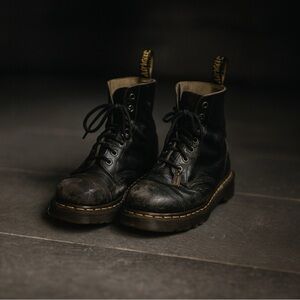 DR. MARTENS 90s Vintage Made In England High Top Lace Up AirWair Boots
